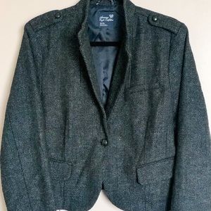 Herringbone cropped black American Eagle blazer